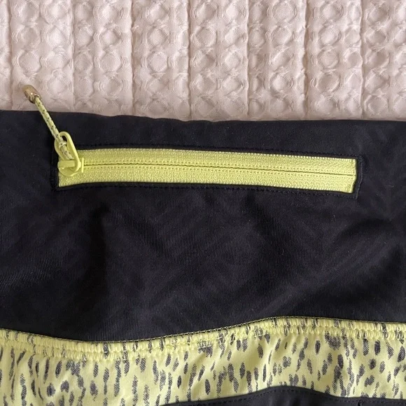 Lululemon Women Run Times Short 4" Dottie Dash Clarity Yellow Black Polka Dot 6 - Picture 3 of 9